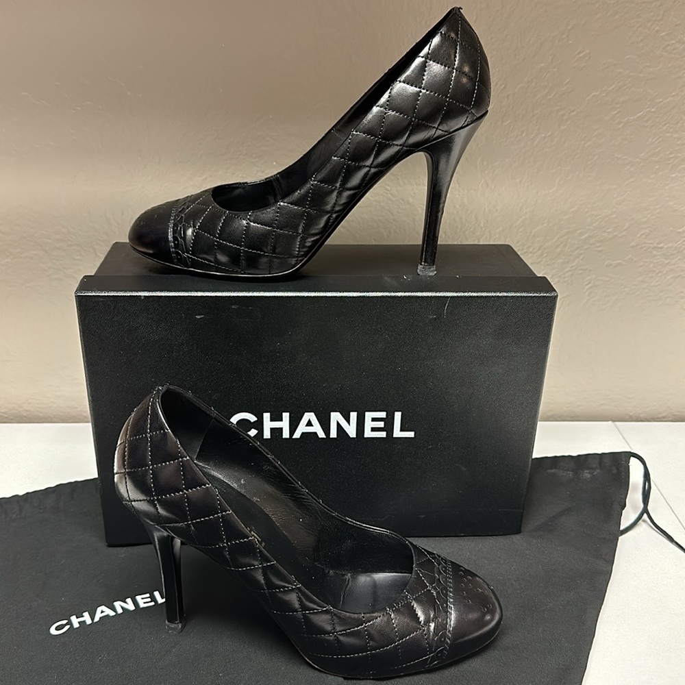 Chanel black lamb leather, CC logo
